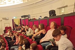 Teatr wieczorową porą